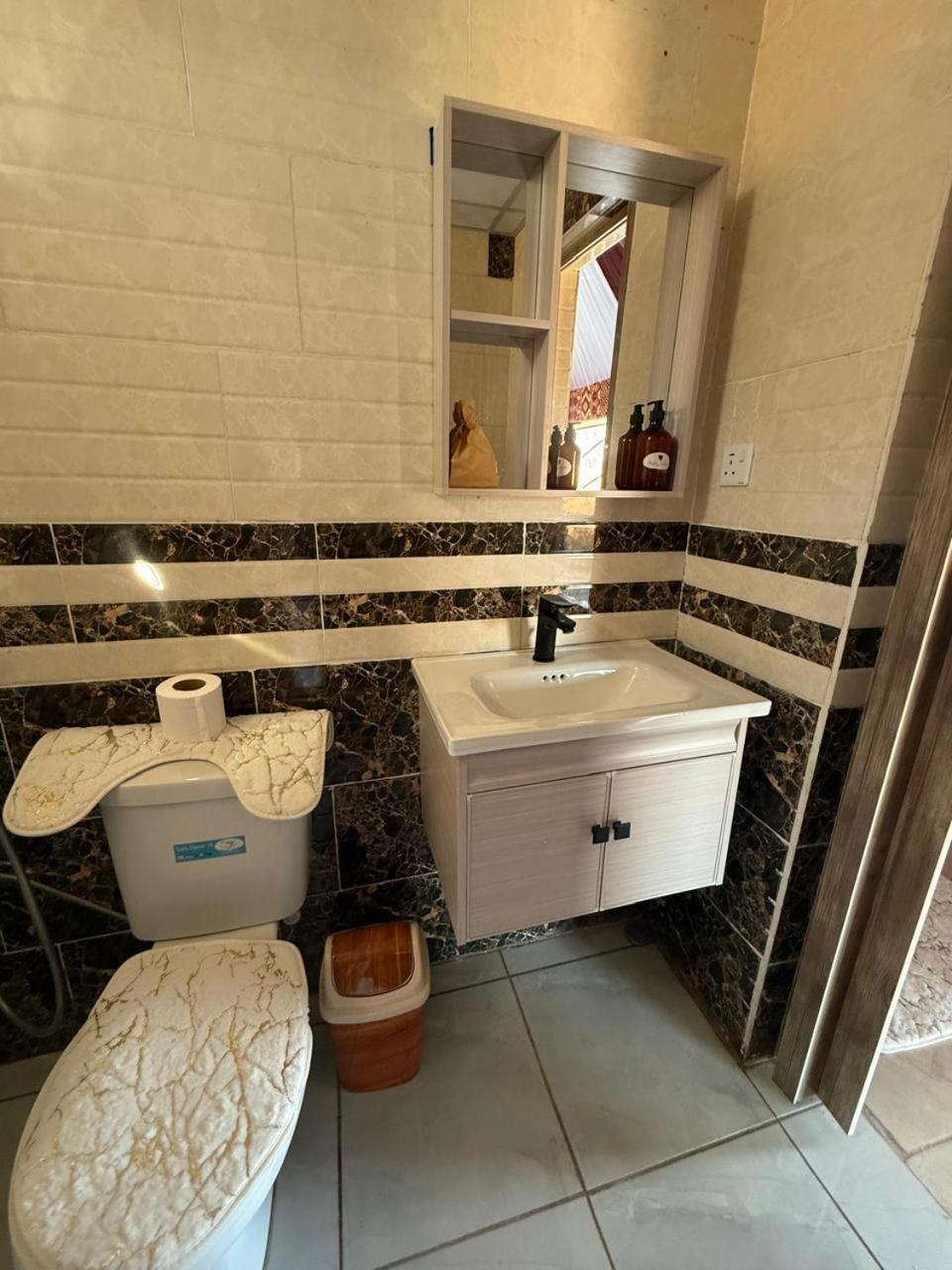 Khazali Mountain Camp Hotel Wadi Rum Bilik gambar